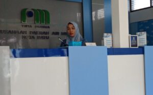 Akhir Tahun, Pelanggan Among Tirto Dapat Hadiah Kalender Cantik