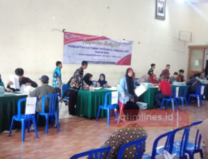 Ratusan Warga Pesanggrahan Sumringah Terima Sertifikat Tanah PTSL