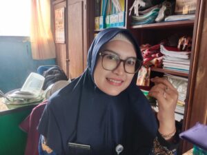 Tak Sabar Nunggu Perhatian Pemerintah, Siswa SDN 1 Tamansatriyan Tirtoyudo Belajar Beratap Terpal