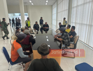 Mafia Tanah Caplok Lahan 120 Hektar Milik Petani Curahdukuh.