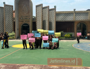 Siswa-siswi SMA 1 Bangil Jadi Tumbal Kebijakan Kepala Sekolah.