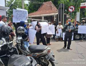 Puluhan Warga jalan Mangun Suparjan Kota Kediri Tuntut Ganti Untung Akibat Jalan Tol