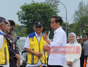 Jokowi Tinjau Jalan Inpres Daerah