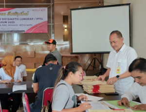 BPN Kota Batu Bagikan 200 Sertifikat Tanah Program PTSL 2023 Desa Pandanrejo 