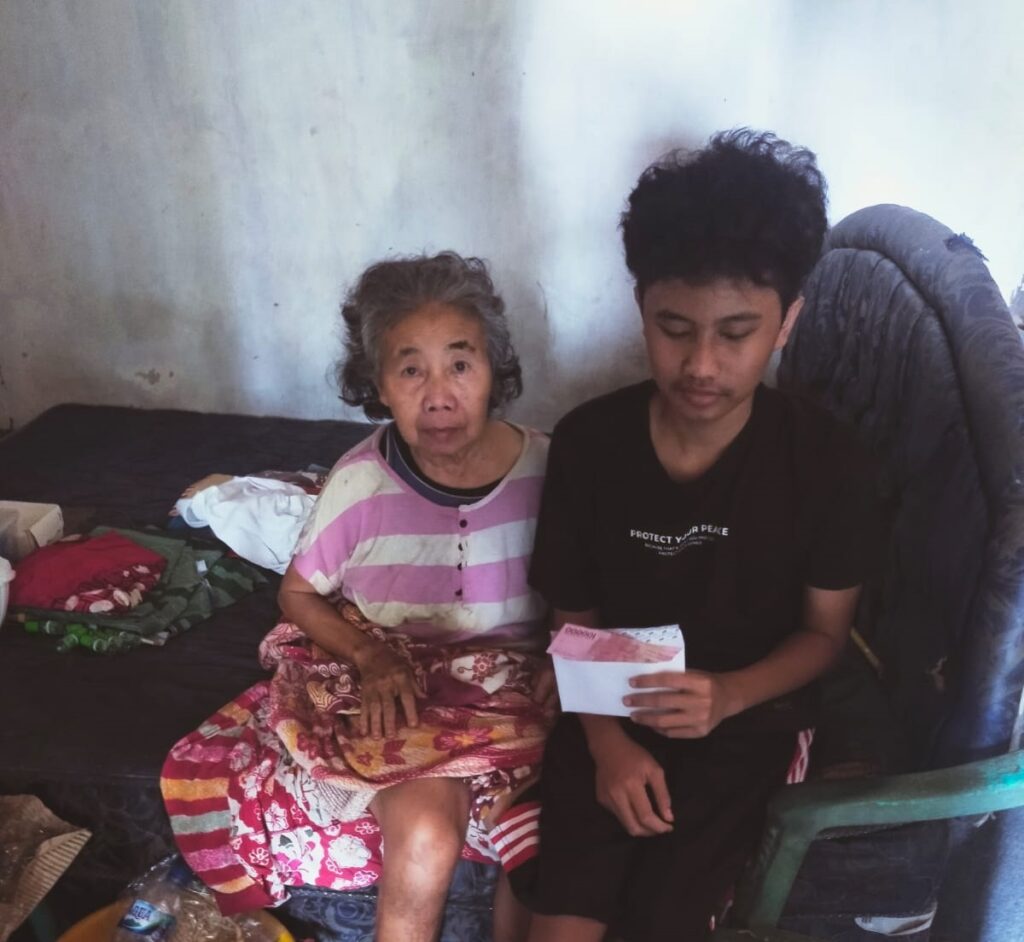 Sudarsih Sakit Stroke dan 3 anaknya yang ODGJ Dapat Bantuan dari BAZNAS