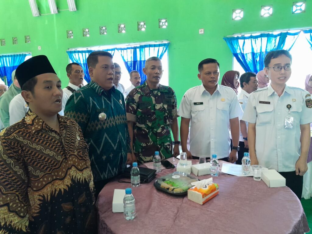Camat Pesantren Widiantoro, S.Sos, M.Si. membuka Musrenbang.