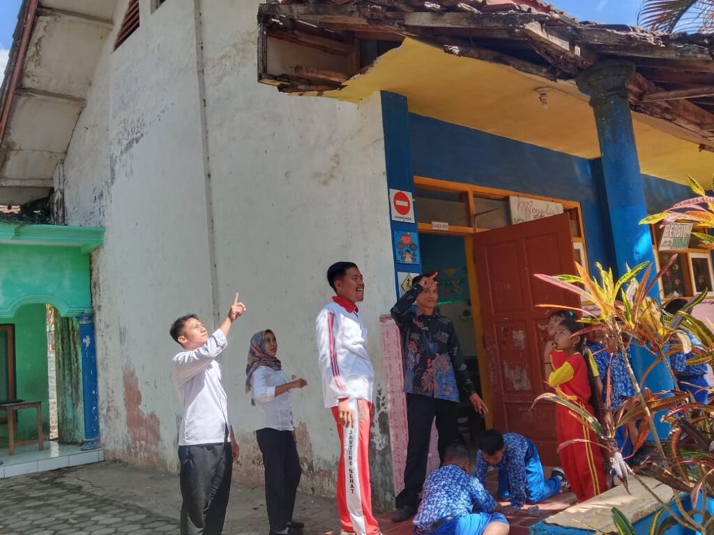Gedung SDN 2 Gajahrejo Gedangan Rusak Parah, Seorang Siswa Tertimpa Pelisir-Malang