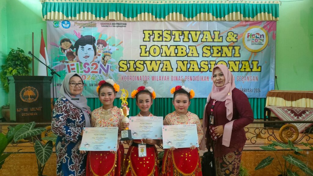 SDN 3 Sidodadi Juara Pertama Lomba Tari Tingkat Kecamatan Gedangan.