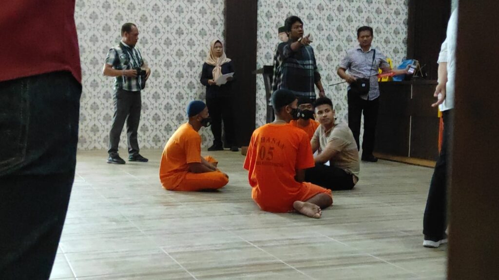 Polisi Gelar Rekonstruksi Pembunuhan Santri Ponpes Al Hanifiyah Kediri