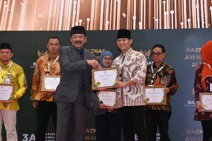 Bupati Trenggalek Dinobatkan Sebagai Kepala Daerah Pendukung Pengelolaan Zakat Terbaik dalam BAZNAS Award di Jakarta