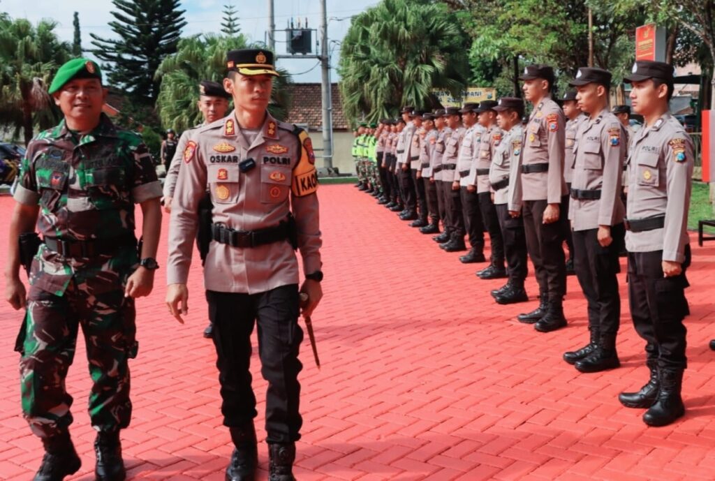 Kapolres Batu Pimpin Apel Gabungan Bulan Bhakti TNI Polri 2024 