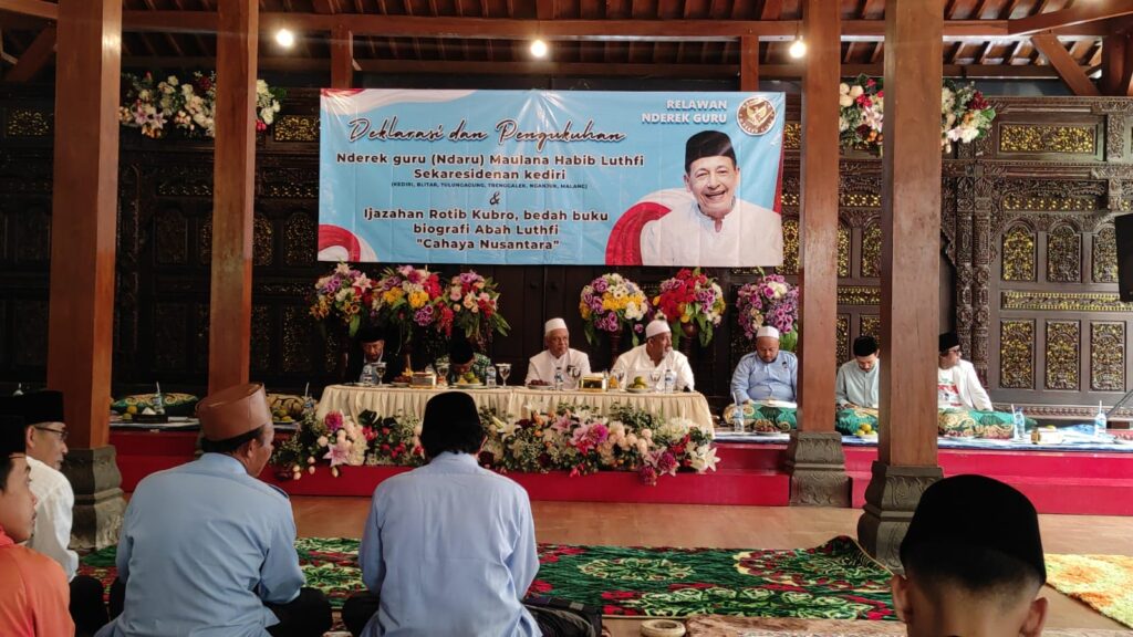 Relawan Nderek Guru Eks Karesidenan Kediri Gelar Bedah Buku dan Deklarasi Dukung Prabowo Gibran