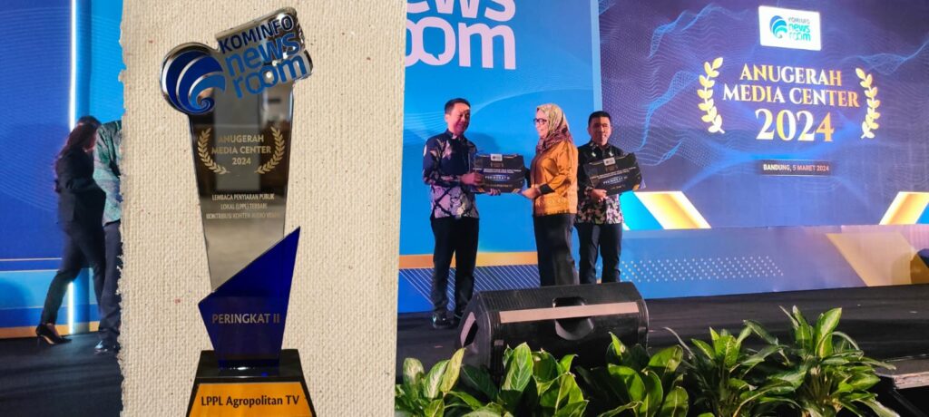 LPPL Agropolitan Televisi Kota Batu Terima Penghargaan pada Anugerah Media Center (AMC) Tahun 2024