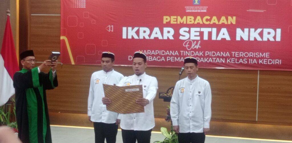 Tiga narapidana teroris dari jaringan JAD dan JI di Lapas Kediri Ikrarkan diri setia kepada NKRI