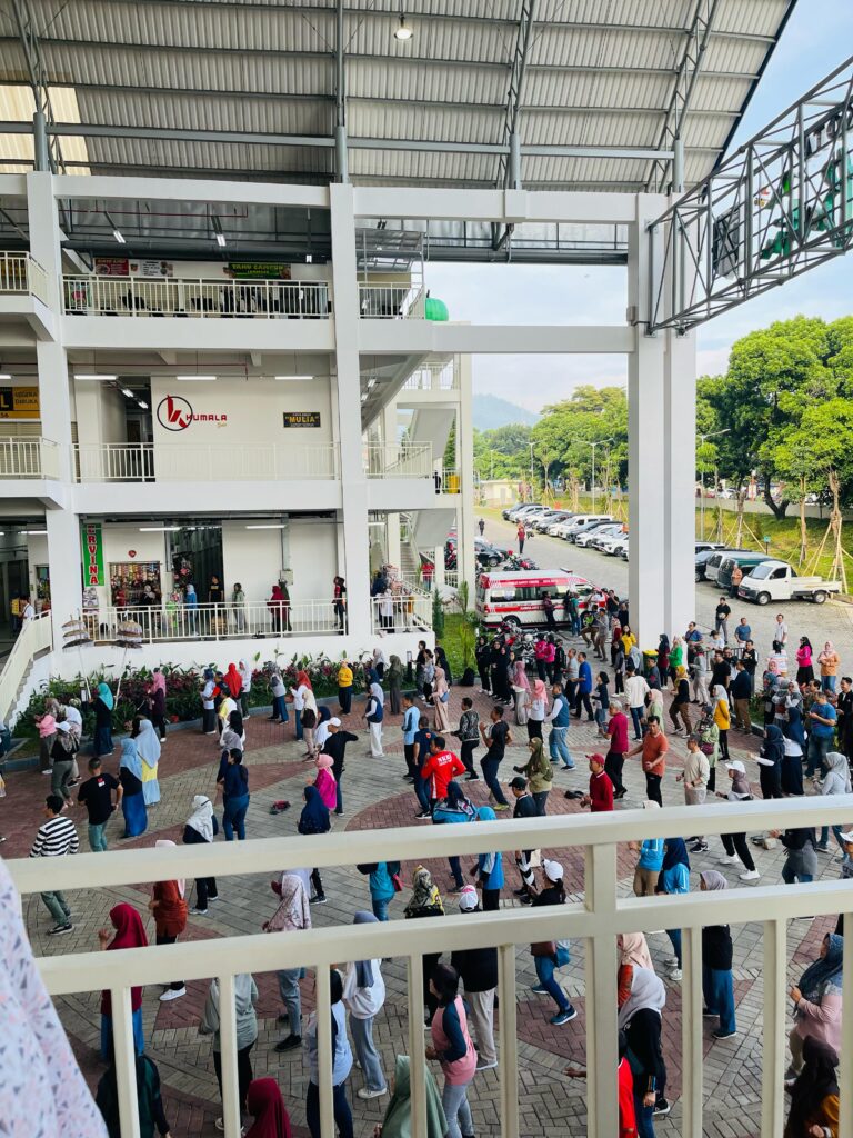Ramaikan Pasar Induk Among Tani Setiap Jumat ASN Pemkot Batu Wajib Apel dan Senam Pagi