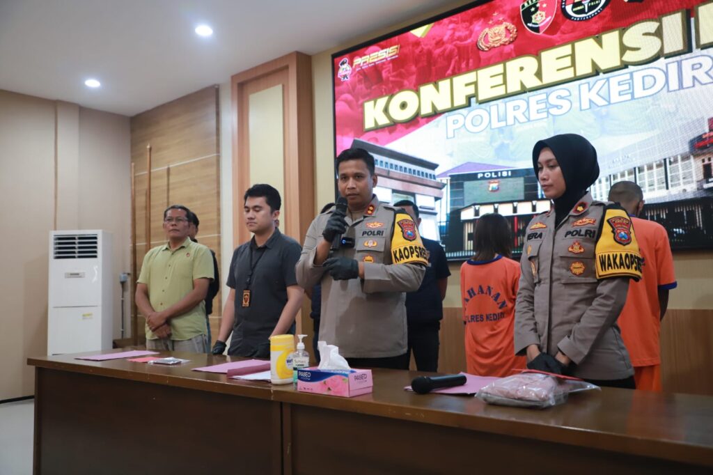 Polisi Tangkap Sepasang Kekasih yang Gugurkan Kandungan
