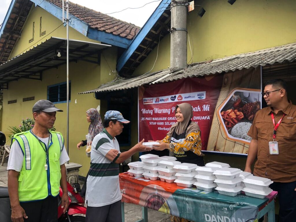 Warteg Gratis Alfamart Kembali Hadir, Bagikan 35.000 Paket Buka Puasa Untuk Duafa
