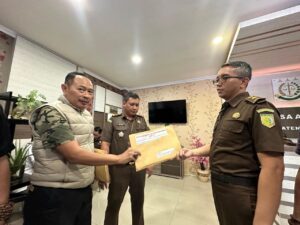 Polemik Kopi Kapiten Sambangi Kejari Bangil