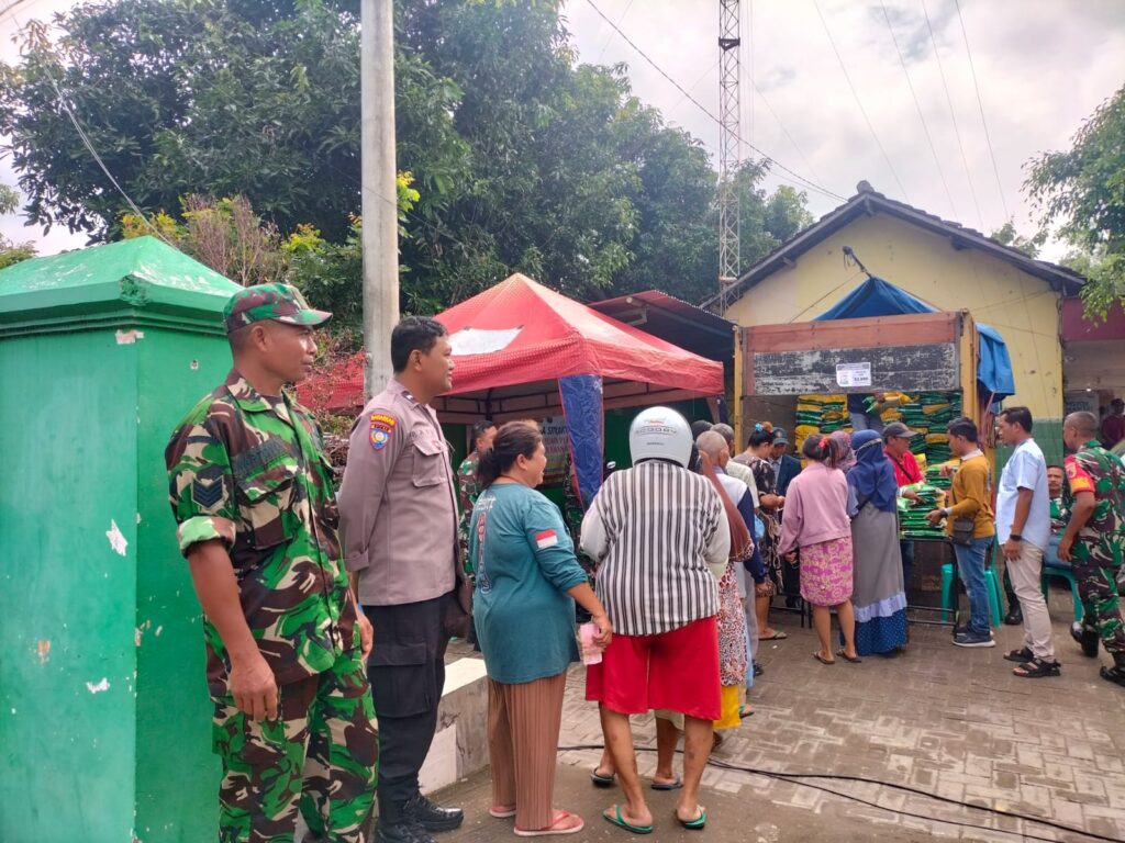 Kapolsek Ngasem Monitoring Gerakan Pangan Murah di Balai Desa Toyoresmi