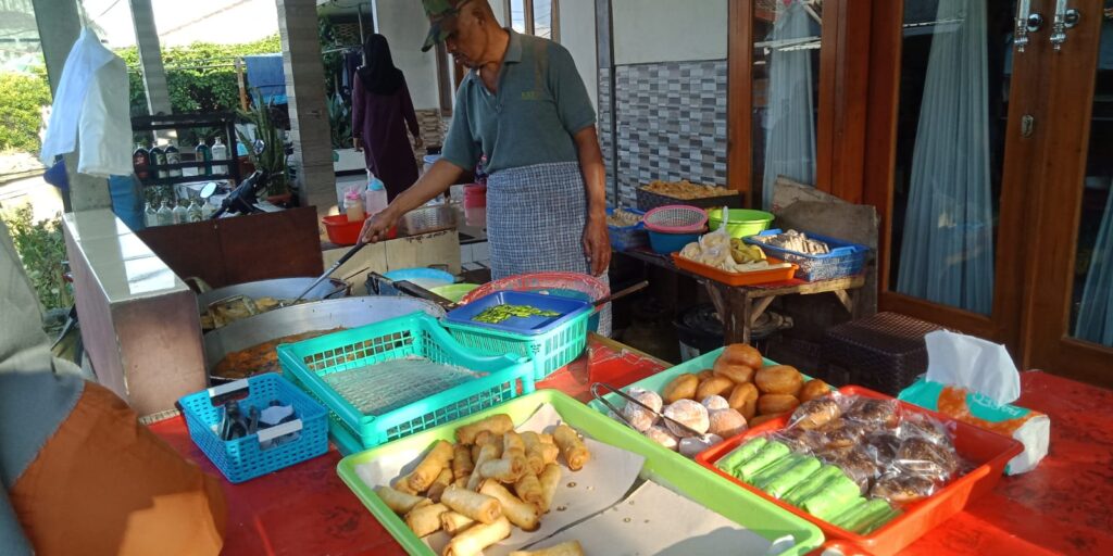 Berburu Takjil Ramadan, Dapatnya Gorengan Weci Srebet
