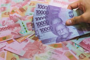 Mengapa Dolar Menguat Terhadap Rupiah: Analisis Ekonomi dan Faktor Penyebab