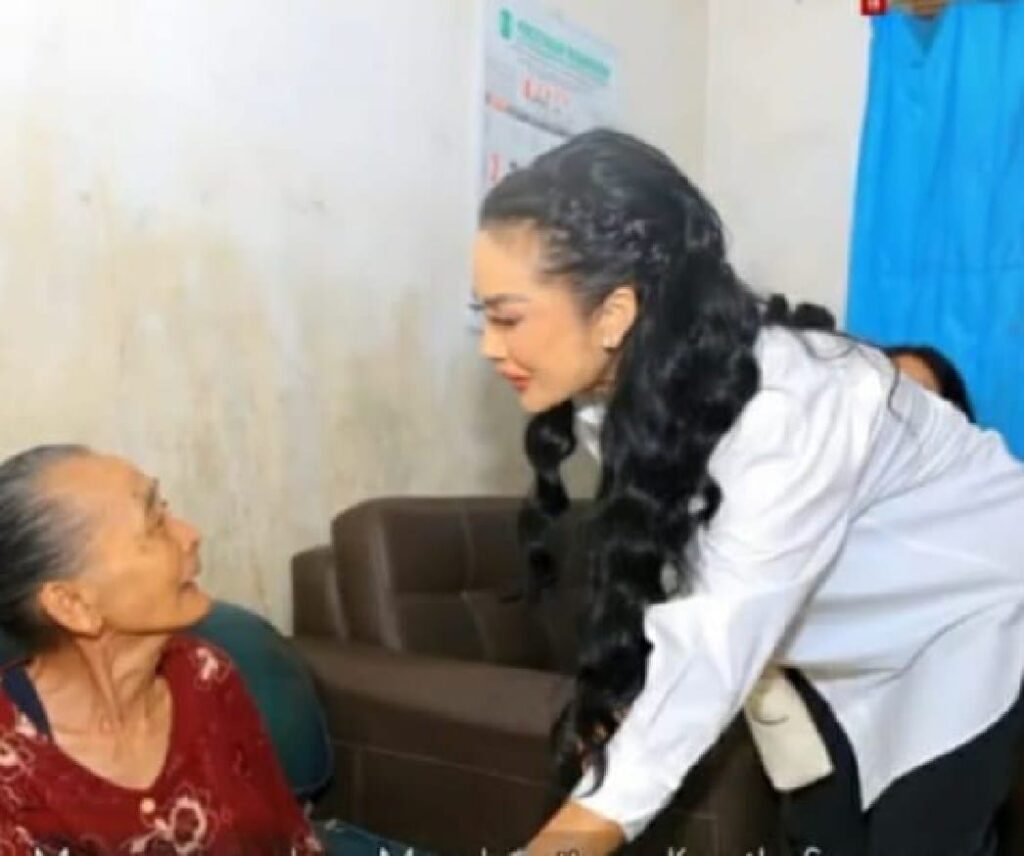 Kunjungan Anggota DPR RI Komisi IX Krisdayanti Membawa Kebahagiaan bagi Warga Batu