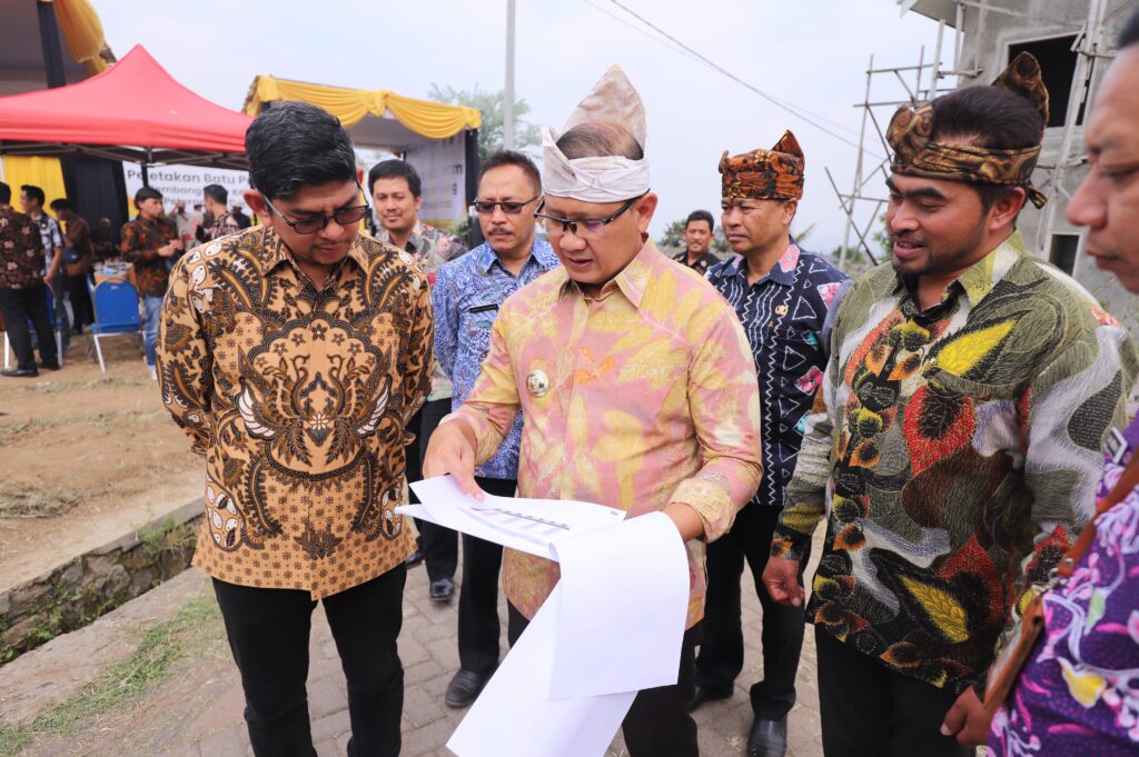 Peletakan Batu Pertama Pembangunan Kandang Peternakan Domba di Desa Sumbergondo