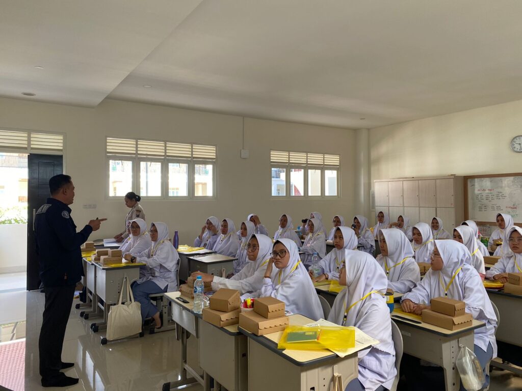 Polres Batu Tingkatkan Kesadaran Pemilih Muda Lewat Sosialisasi Pilkada 2024 di Sekolah