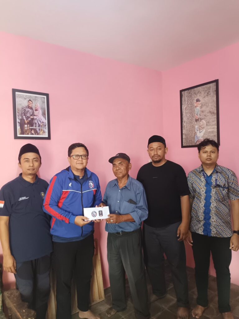Arema FC Terus Salurkan Santunan kepada Korban Kanjuruhan, Didampingi Presidium Aremania Utas Door to Door