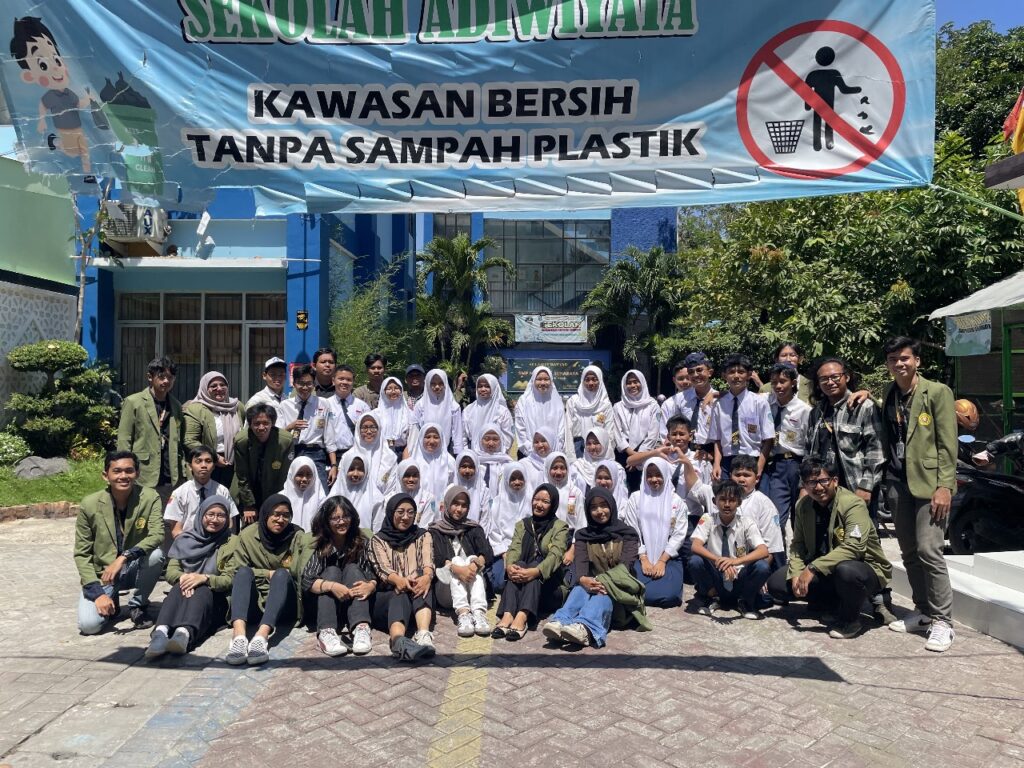 Kelompok 7 Gelombang 2 KKN-T UPN Veteran Jatim Sukses Sosialisasikan Anti-Bullying di SMPN 45 Surabaya