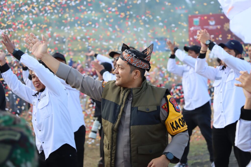 FORKOPIMDA Kota Batu Mengadakan Kirab Maskot Pilkada Serentak 2024