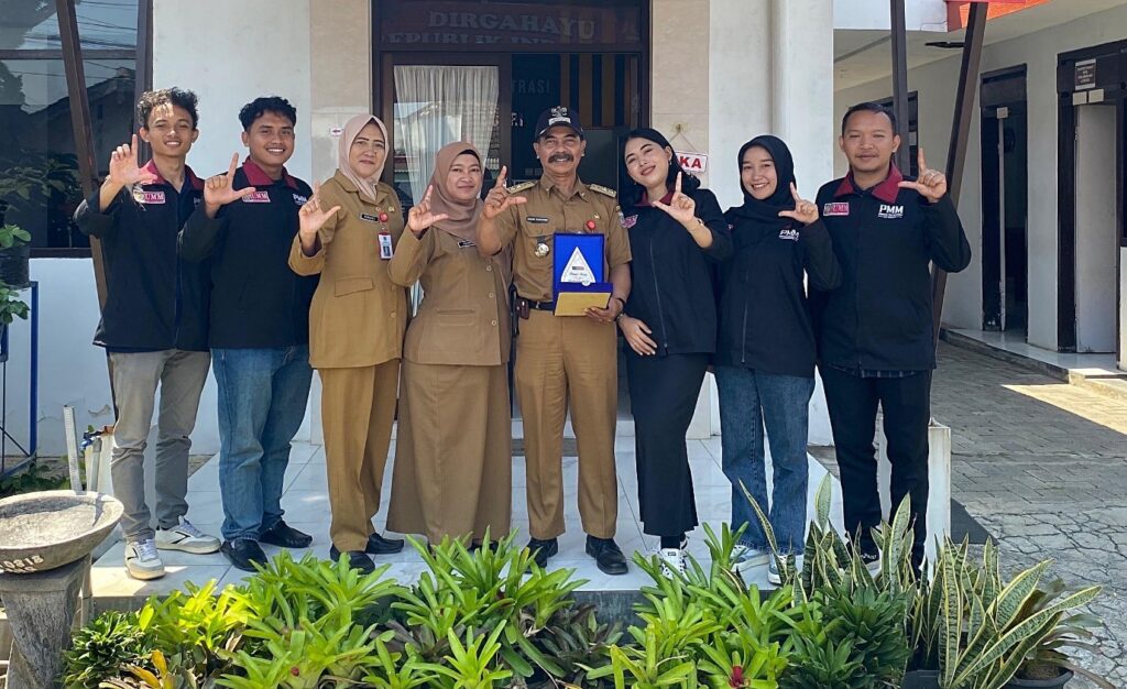 Kolaborasi Mahasiswa Universitas Muhammadiyah Malang dengan Aparat Kelurahan Losari: Pengembangan Google Form untuk Efisiensi Administrasi dan Layanan Masyarakat.