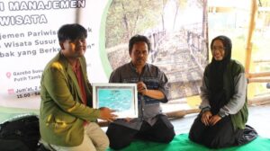 Mahasiswa KKN UPN Veteran Jatim Gelar Edukasi Manajemen Pariwisata untuk Pengembangan Wisata Susur Sungai