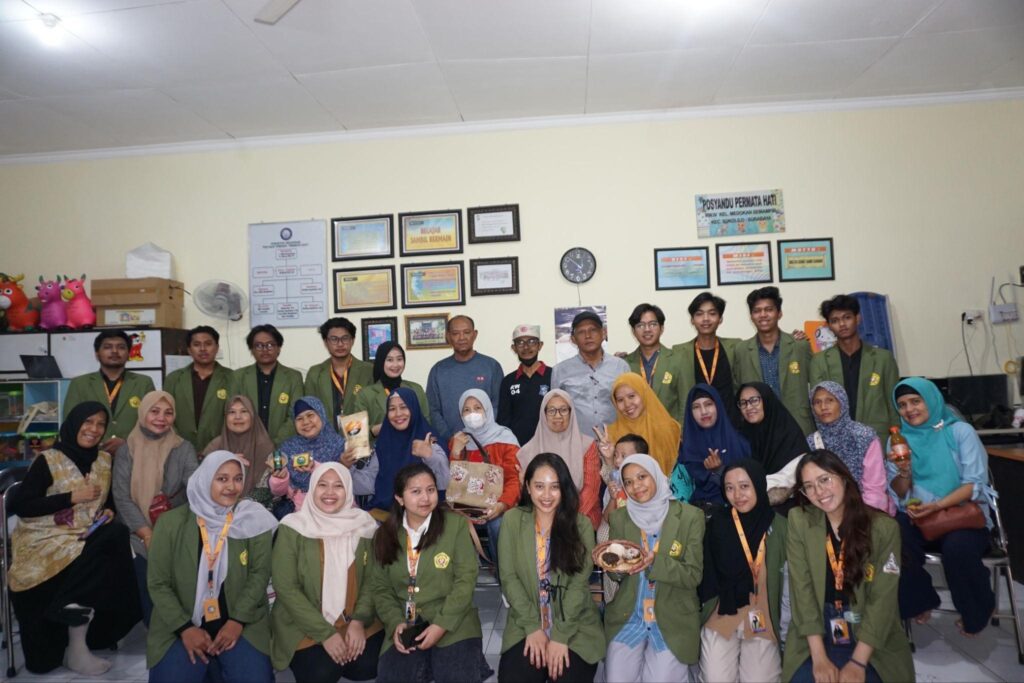 Bangkitkan UMKM Mahasiswa UPN Veteran Jawa Timur menyelenggarakan Pendampingan dan Sosialisasi Fotografi Produk
