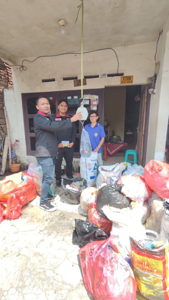 Dampak Positif Bank Sampah “LOSALES” Terhadap Ekonomi Masyarakat: PMM UMM Berkontribusi dalam Pengelolaan Sampah di Desa Losari