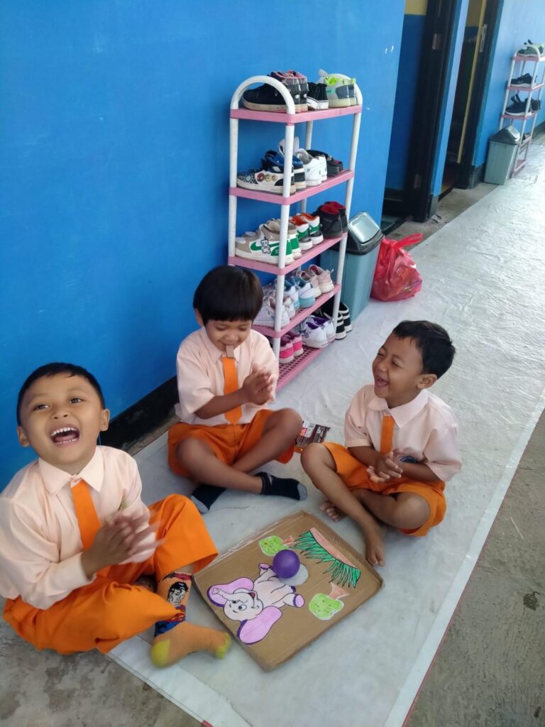 Permainan Bola Goyang Tingkatkan Konsentrasi Anak Usia Dini