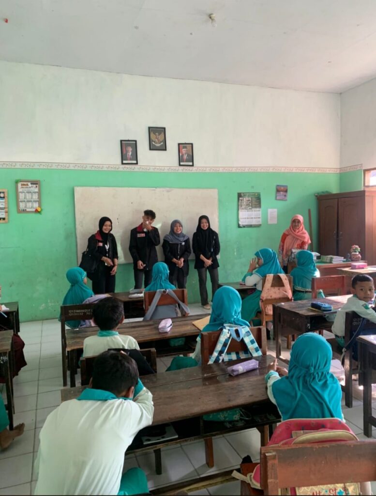 Kelompok 77 Gelombang 4, Fokus pada Edukasi Kebersihan dan Anti-Bullying