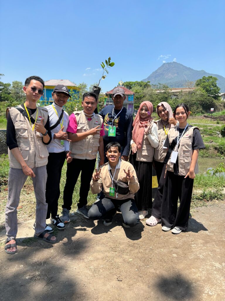 Sinergitas Rotaract Makarja dan WBB “Peringati Hari Paru Paru Sedunia” Aksi Penanaman Pohon
