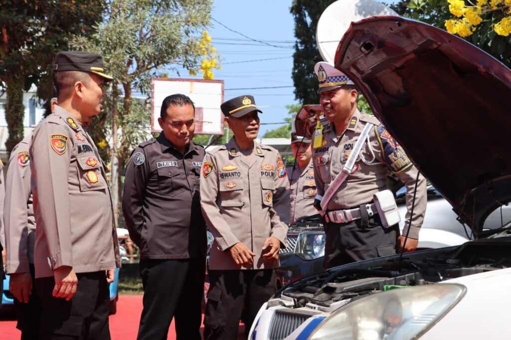 Pengecekan Kendaraan Dinas, Almatsus Polres Batu Mendukung Pengamanan Pilkada 2024.