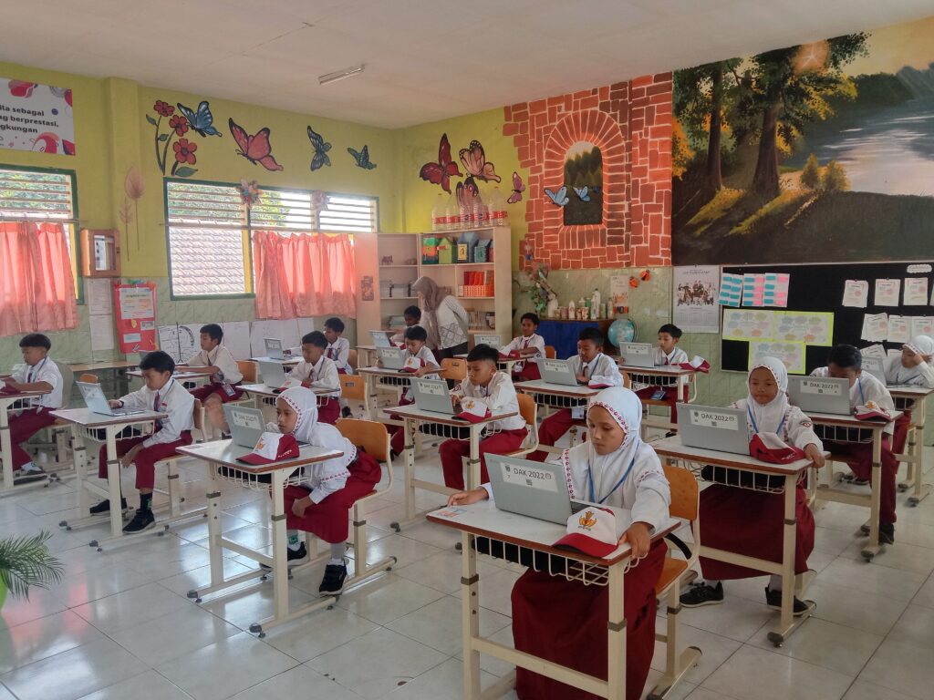 Kandisdik Kota Batu Pastikan Kelancaran ANBK Dengan Dukungan PLN dan Telkom