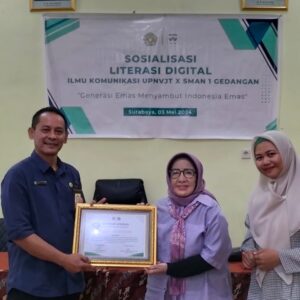 UPN Jawa Timur Gelar Pengabdian Masyarakat di SMAN 1 Gedangan: Literasi Digital, Kunci Sukses Generasi Emas
