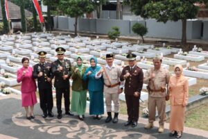 Kapolres Batu dan Forkopimda Peringati Hari Pahlawan dengan Tema “Teladani Pahlawanmu, Cintai Negerimu”