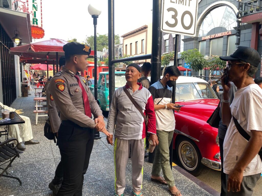 Personel Pam Obvit Satsamapta Polres Batu Intensifkan Patroli Jelang Pilkada 2024 untuk Jaga Keamanan Obyek Vital dan Wisata