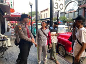 Personel Pam Obvit Satsamapta Polres Batu Intensifkan Patroli Jelang Pilkada 2024 untuk Jaga Keamanan Obyek Vital dan Wisata