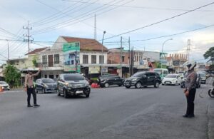 Satlantas Polres Batu Tingkatkan Poros Pagi di Titik Strategis