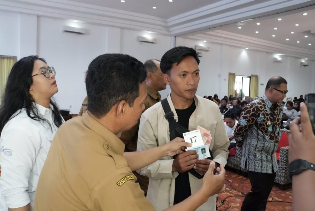 Pemerintah Kota Batu Salurkan Kembali BLT DBHCHT Tahap II