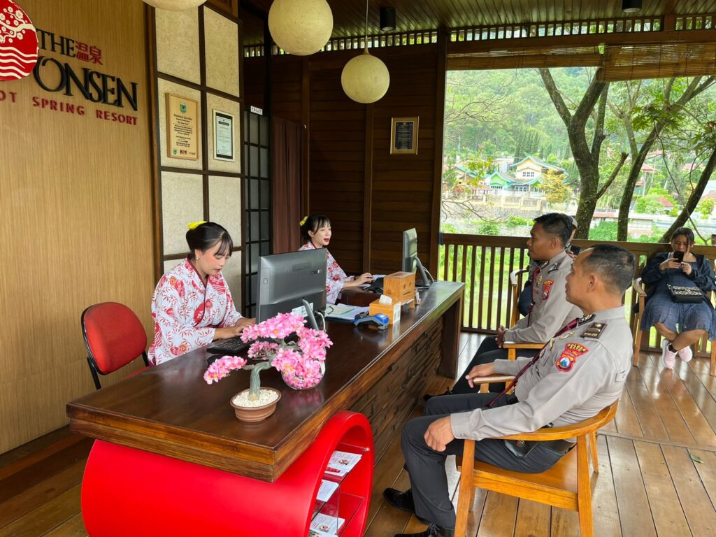 Pasca Pungut Suara Pilkada dan Jelang Nataru 2024, Polres Batu Intensifkan Patroli Ke Tempat Wisata untuk Jaga Keamanan