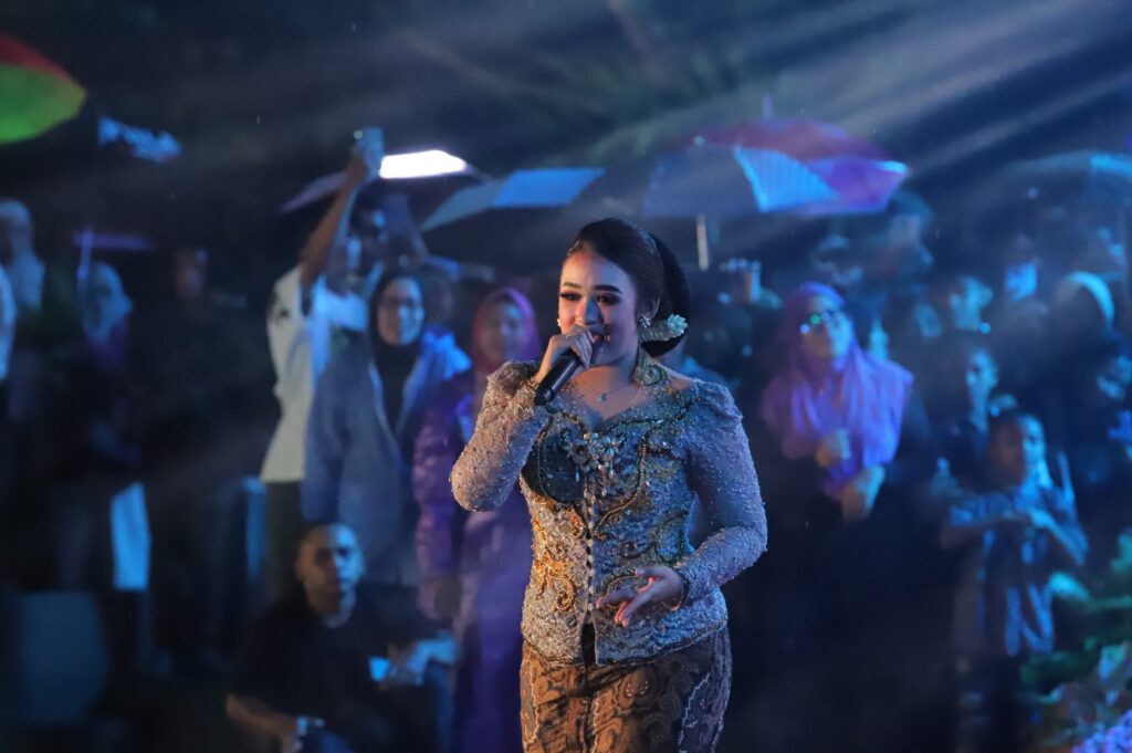 Pemkot Batu Sambut Tahun Baru 2025 dengan Doa Bersama, Pasar Rakyat, dan Penampilan Niken Salindry