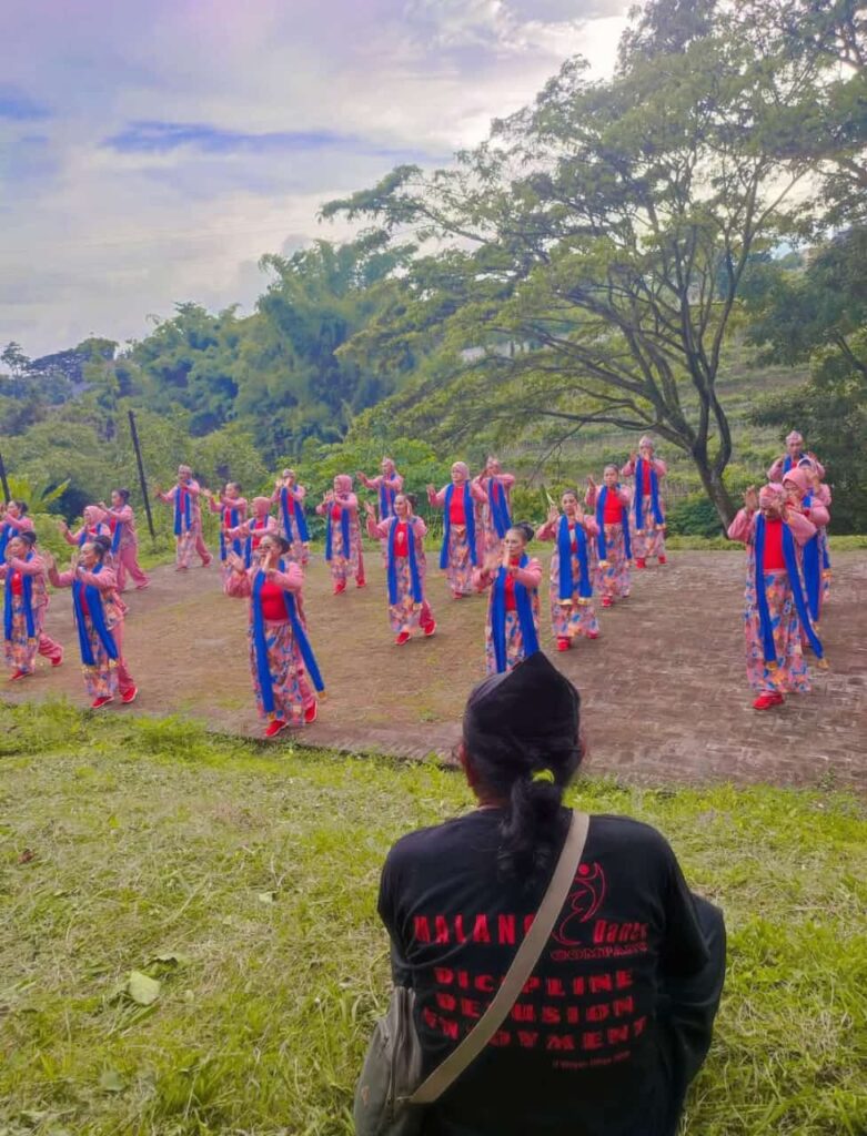 Perpisahan Emosional Latar Seni di Nggopet Desa Pendem Kota Batu