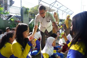 Demi Meningkatkan Gizi Siswa, Bagikan Susu Gratis
